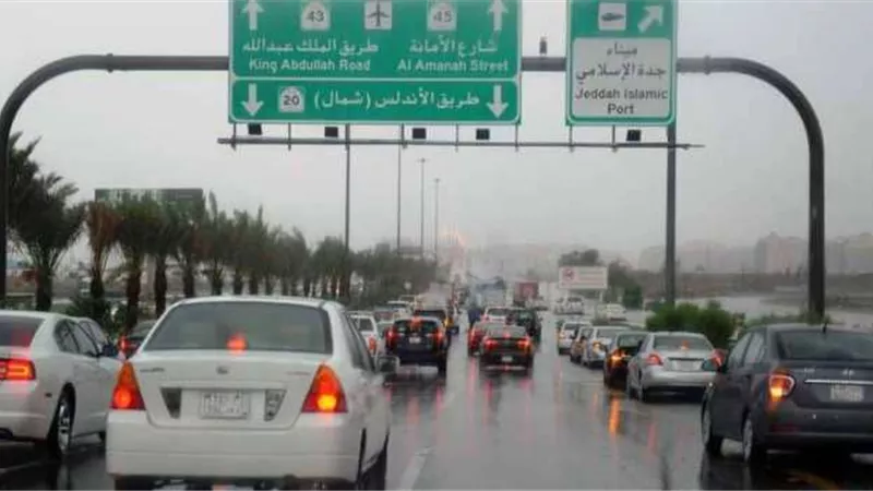 السعودية: السيول تتسبب في 12 حالة وفاة