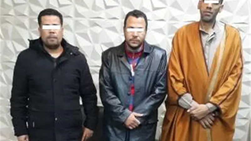 ضبط ٣ موظفين بالتأمين الصحى بتهمةالإستيلاء على المال العام