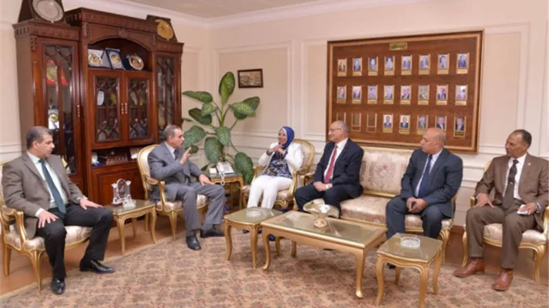 محافظ أسيوط يستقبل رئيس هيئة التأمين الصحي