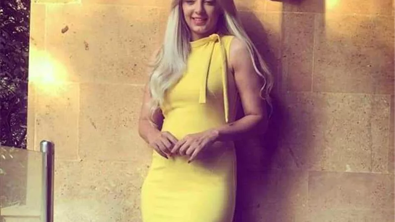 خطيبة محمد رشاد تشعل السوشيال ميديا بالفستان الأصفر.. صور