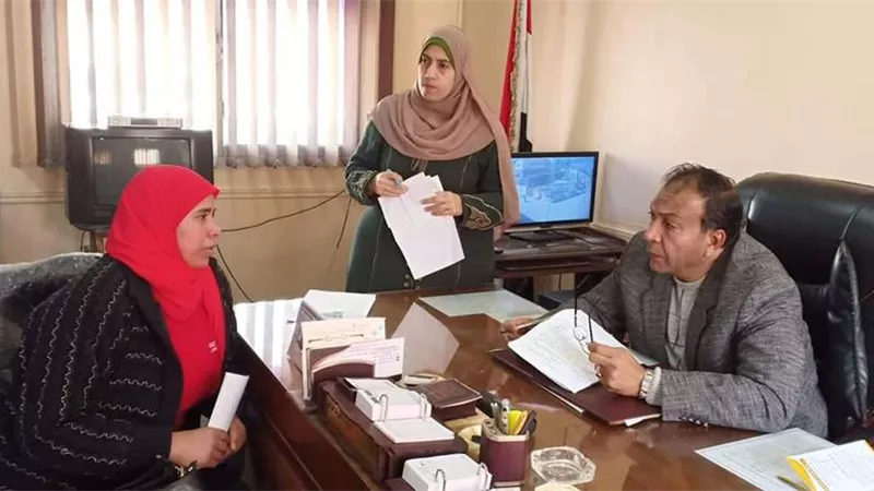 ماذا فعل رئيس مركز قويسنا مع المواطنين فى اللقاء الاسبوعى ؟؟