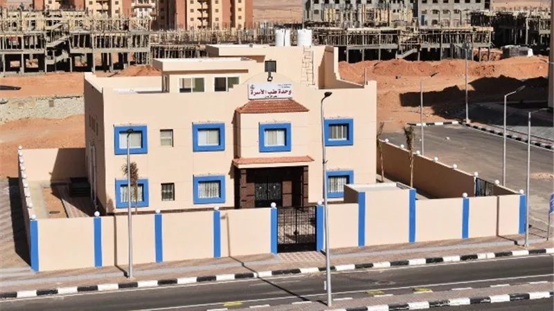 مستقبل وطن الشروق يتكفل بتجهيز مركز طبى يليق بسكان المدينة.. بالصور
