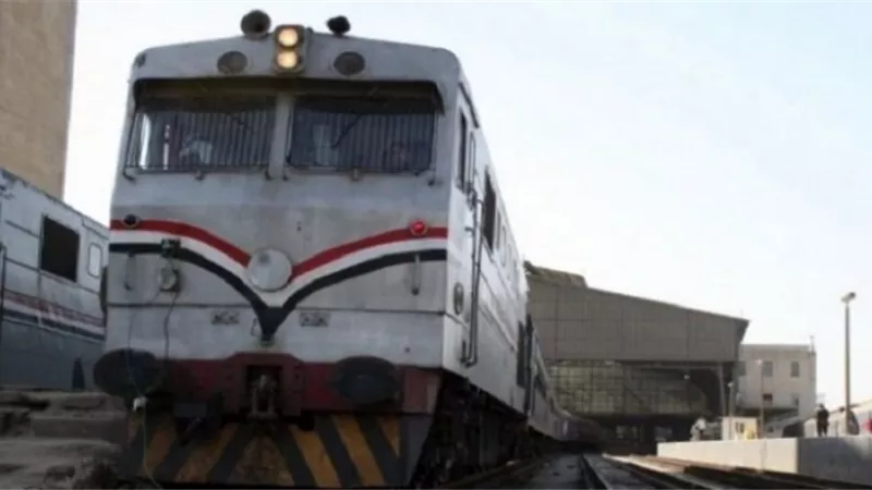 العناية الالهية انقذت موظفا سقط اسفل عجلات القطار بسوهاج