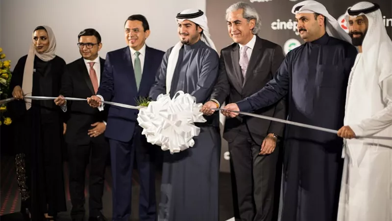 خالد آل خليفة يفتتح سينيبولس المجموعة الرائدة في مجال السينما في البحرين