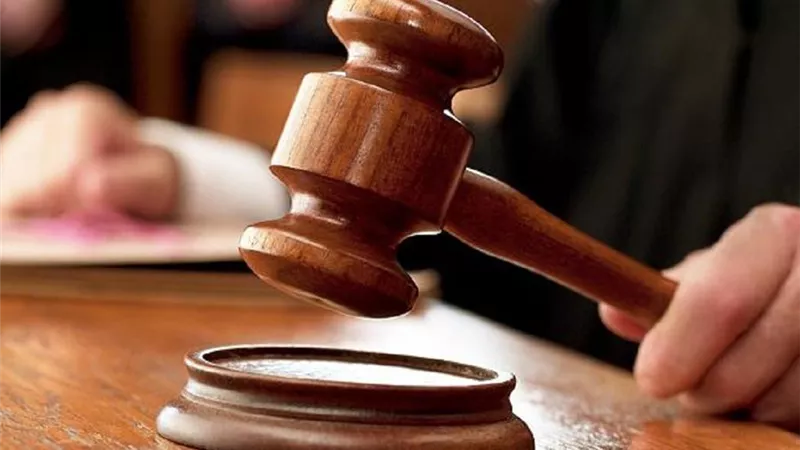 الأب أمام الجنايات..استغل نجله في تجارة الكيف