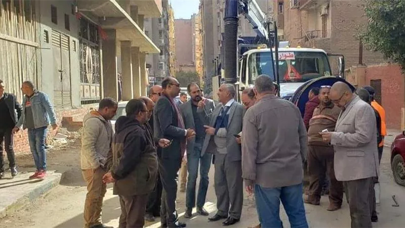 بدء اعمال تطهير كاملة لشبكة الصرف الصحي بالعمرانية