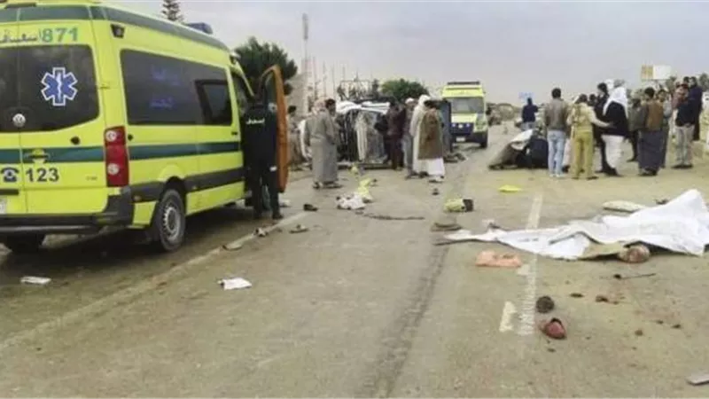 مصرع سائق وإصابة 38 طالبا فى انقلاب اتوبيس بدهب