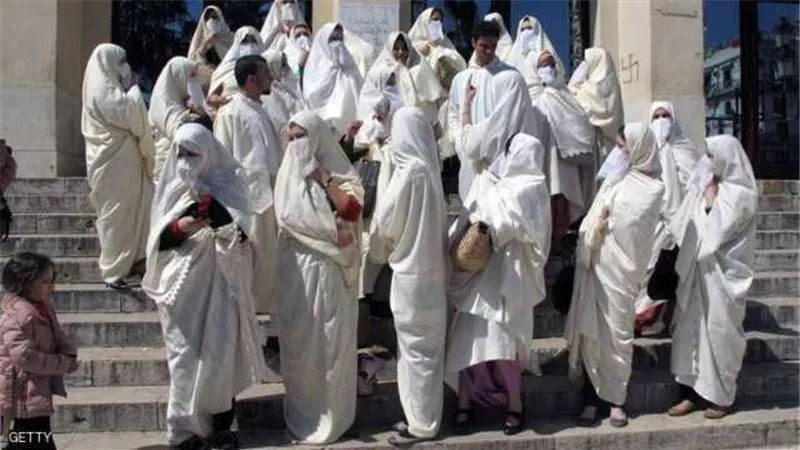 الانتحار بالخمار.. احدث موضة بالجزائر
