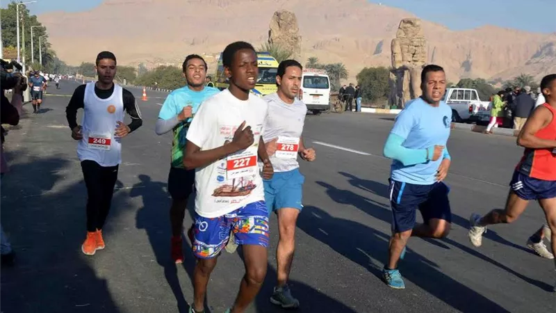 طلائع الجيش يفوز ببطولة الجمهورية للنصف ماراثون وسط آثار البر الغربى للأقصر