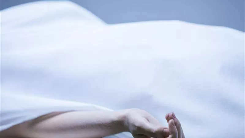 أصيب ابنه بمرض نادر فقتله.. والنيابة تحيله للجنايات
