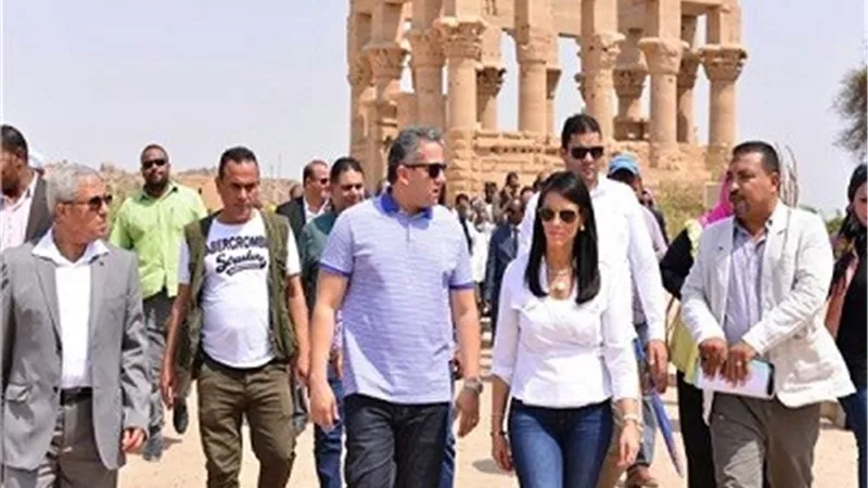 وزيرا الآثار والسياحه في جوله للمواقع الأثرية بالمنيا
