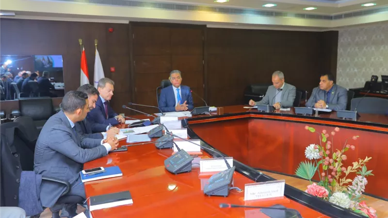 وزير النقل يشدد على رفع معدلات تنفيذ مشروعات تطوير نظم الإشارات