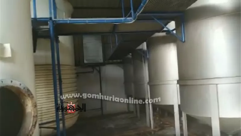ضبط مصنع غيرمرخص ينتج مشتقات المواد البتروليه بالعامرية