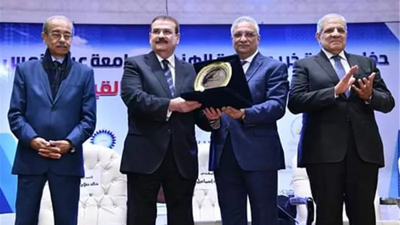 تكريم القيادات الهندسية بجمعية خريجي هندسة عين شمس