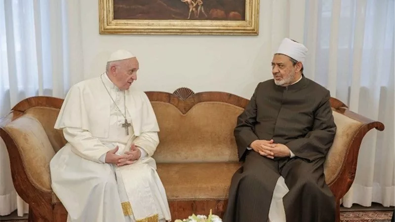 أبو ظبي تحتضن القمة الخامسة بين الإمام الطيب والبابا فرنسيس