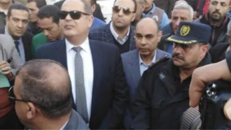 5 آلاف جنيه لأسرالمنزل المنهار بالمحلة ولجنة فنية لبحث أسباب الحادث