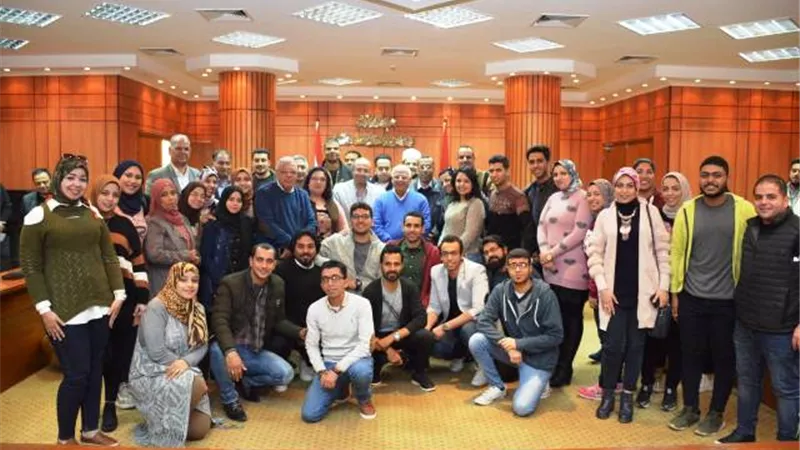 الغضبان يناقش أهمية المشاركة فى قضايا العمل الوطنى مع شباب بورسعيد بالصور