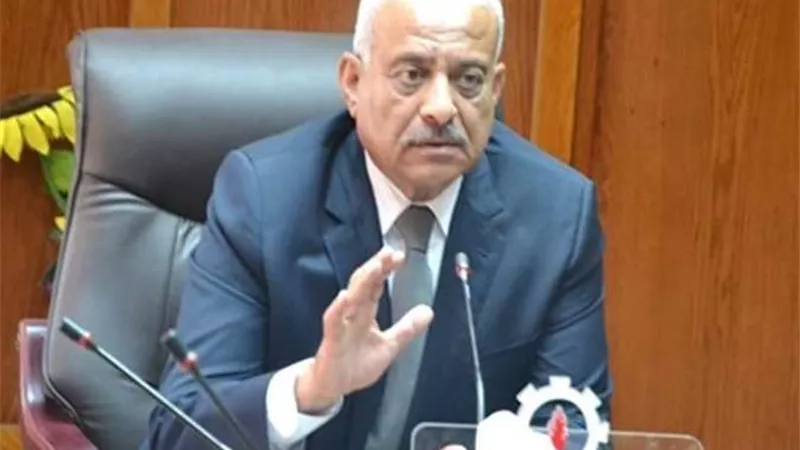 صقر : إنشاء 50 مصنعا للمشروعات الصغيرة بالسويس