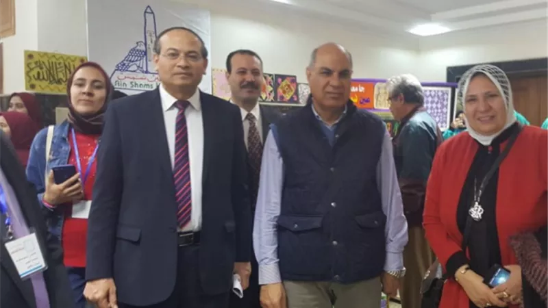 رئيس جامعة كفر الشيخ يتفقد معرض عين شمس العلمى بأسبوع الجامعات