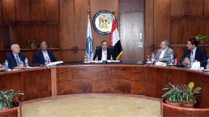 وزير البترول يترأس أعمال الاجتماع الدورى لمتابعة المشروع القومى لتوصيل الغاز