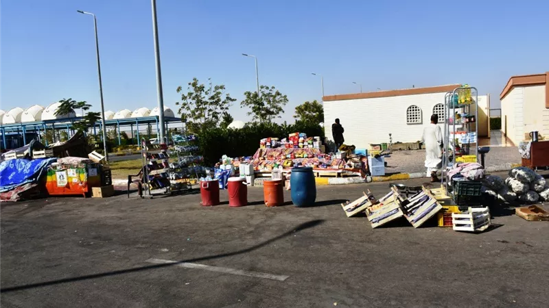 محافظ أسوان يرصد بطء العمل فى مشروع إزدواج الصحراوى