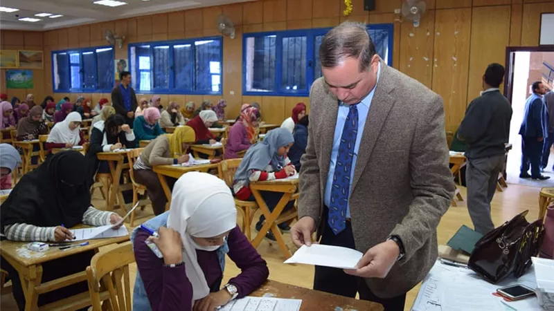 بدء اختبارات الالتحاق بالدورات التدريبية للمعهد المصرفي لطلاب كلية التجارة بسوهاج