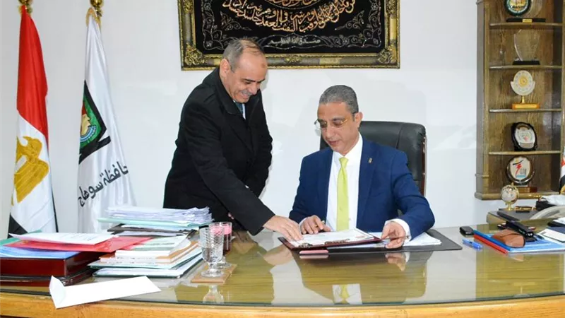 محافظ سوهاج يعتمد نتيجة الفصل الدراسى الأول للشهادة الاعدادية يناير 2019 بنسبة نجاح 76%
