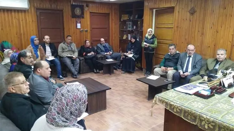 اجتماع وكيل الوزارة بالمشرفين علي حملة 100 مليون صحة بالشرقية