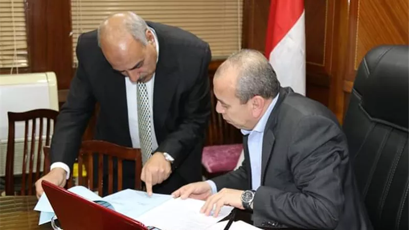 محافظ كفرالشيخ يبحث الانضباط الإداري بالمصالح الحكومية مع التفتيش المالي