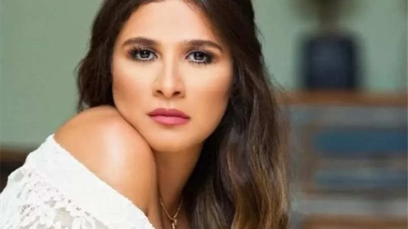 ياسمين عبد العزيز تتحدى إليسا.. تعرف على التفاصيل