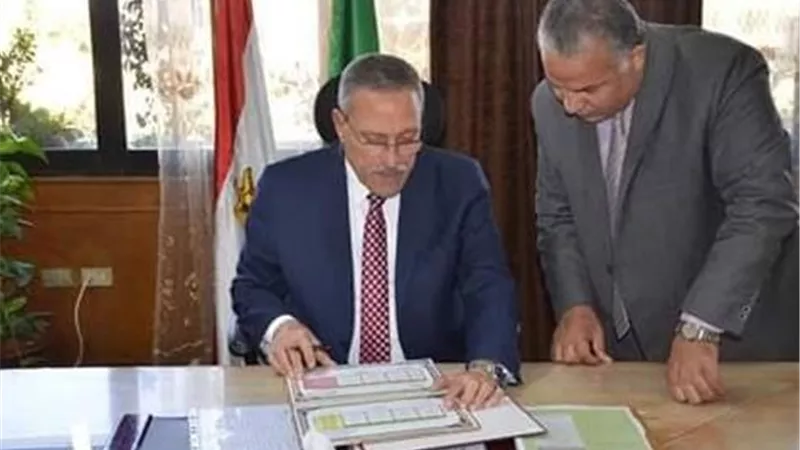 محافظ الاسماعيلية يعتمد نتيجة الاعدادية بنسبة نجاح 79 %