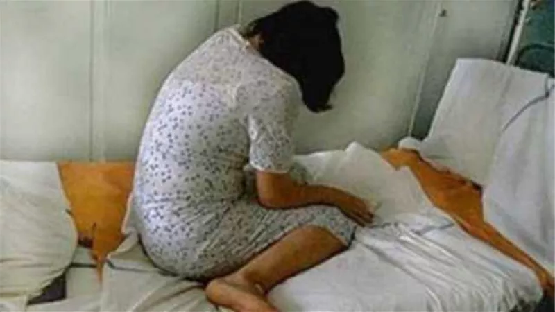 زوجي عاوزني أخلع ملابسي مثل نساء أوروبا.. صرخة زوجة أمام المحكمة