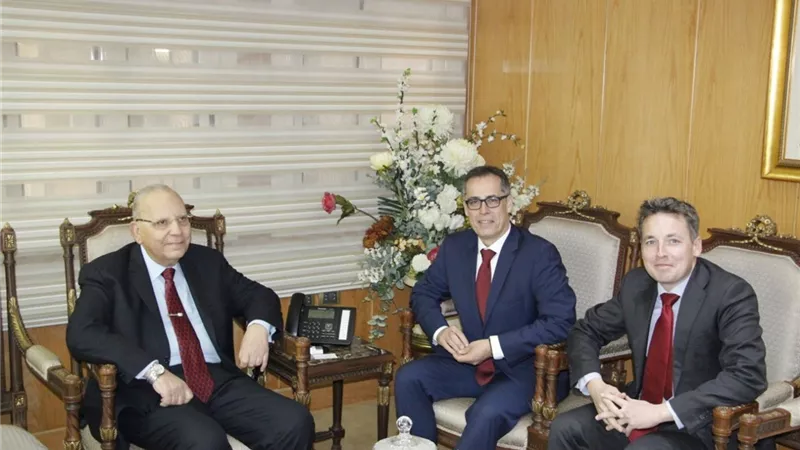 وزير العدل يبحث مع السفير السويسري التعاون في القضاء والقانون