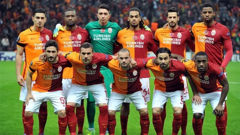 نجم المنتخب الوطني في جالاتا سراي نهاية الموسم