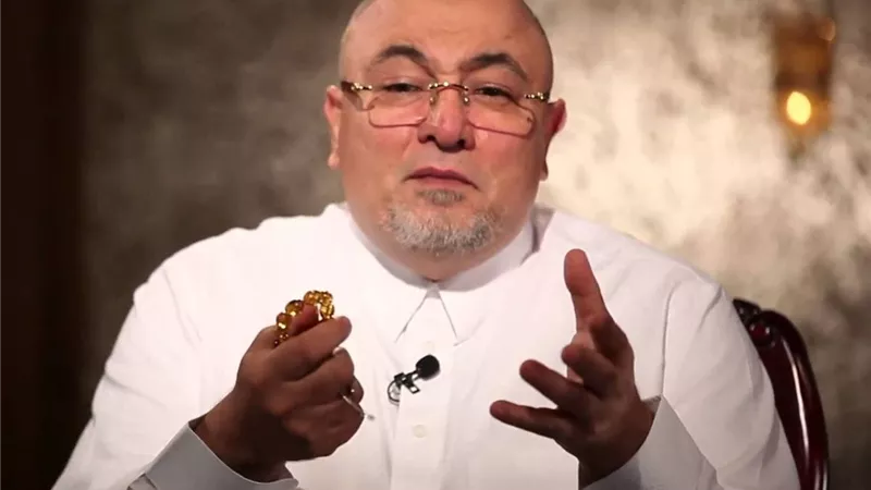 خالد الجندي لمهاجمي الحجاب: إهانة القماش يعرضكم للمسائلة القانونية.. فيديو
