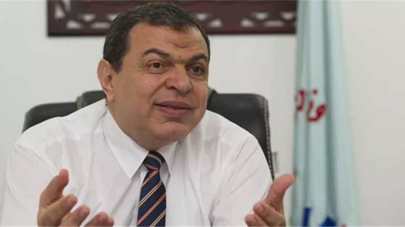 وزير القوي العاملة يؤكد توفير الضمان الاجتماعي والتأمين الصحي للعمال