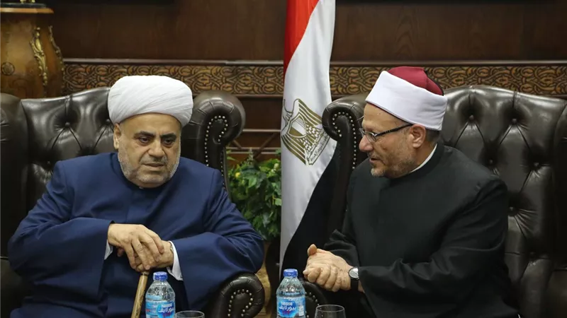 المفتي لشيخ المسلمين بالقوقاز: مصر تمر بمرحلة استقرار وبناء شامل