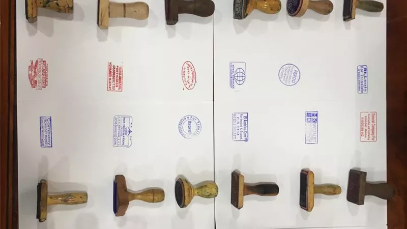 الرقابة الإدارية تنشر صور المضبوطات في حملتها على تنظيمات الهجرة غير الشرعية