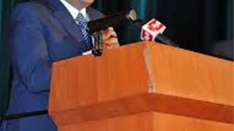 صالح يؤكد حاجة الوطن إلى تعديل الدستور