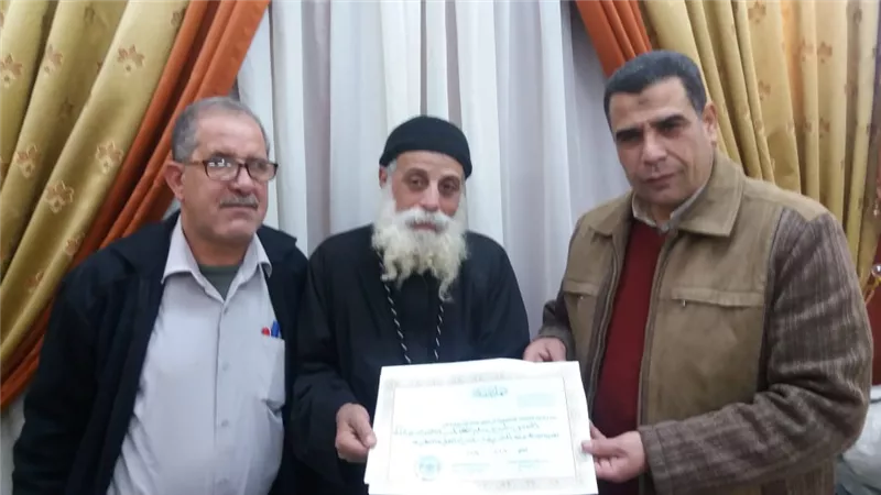 تعليم الخانكة يكرم كاهن الكنيسة لجهوده في إثراء العملية التعليمية