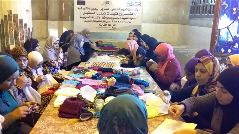 فتيات الصعيد من دهب .. واجهن البطالة بحرف يدوية وصناعات غذائية