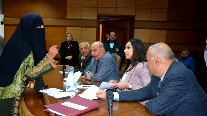 بالصور .. نهال بلبع تحل مشاكل 35 مواطن ومواطنة بالبحيرة