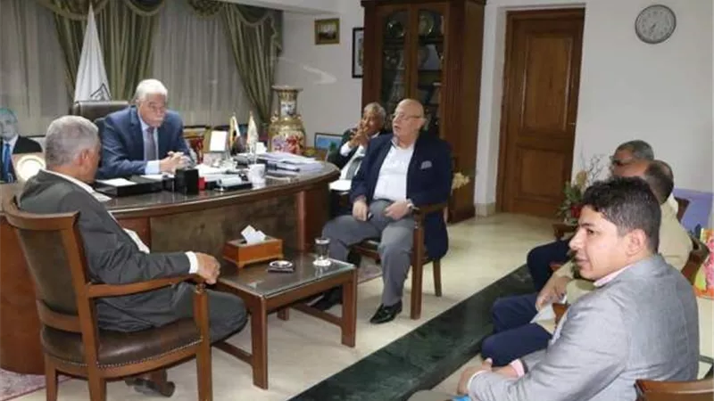 فودة استقبل وفد الهيئة العربية للتصنيع لبحث انارة شرم الشيخ بالطاقة الشمسيه