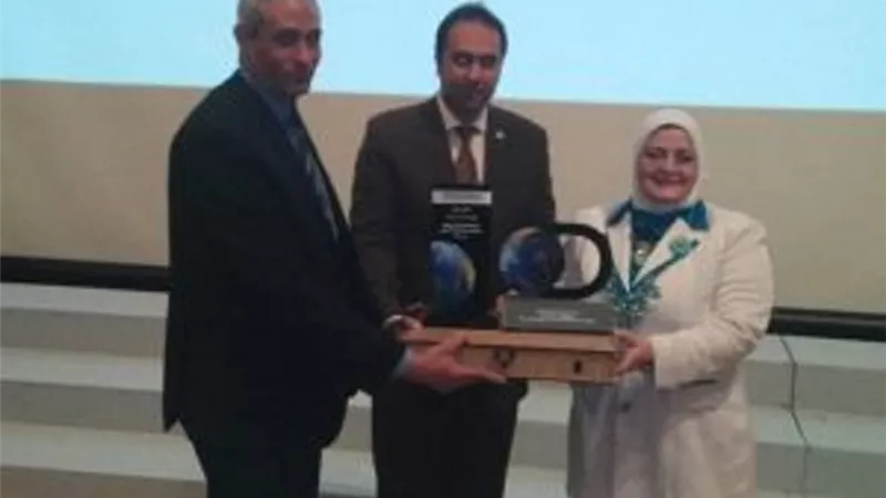 نائب وزير التعليم يكرم كشك
