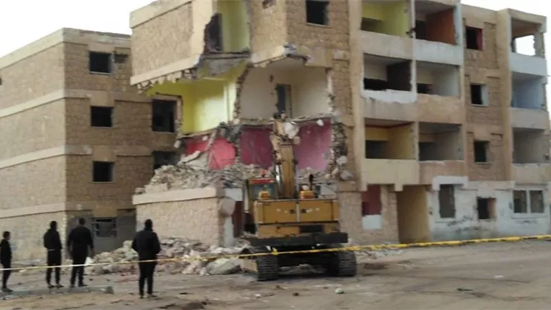 هدم 3 عمارات بالسويس لخطورتهم على السكان