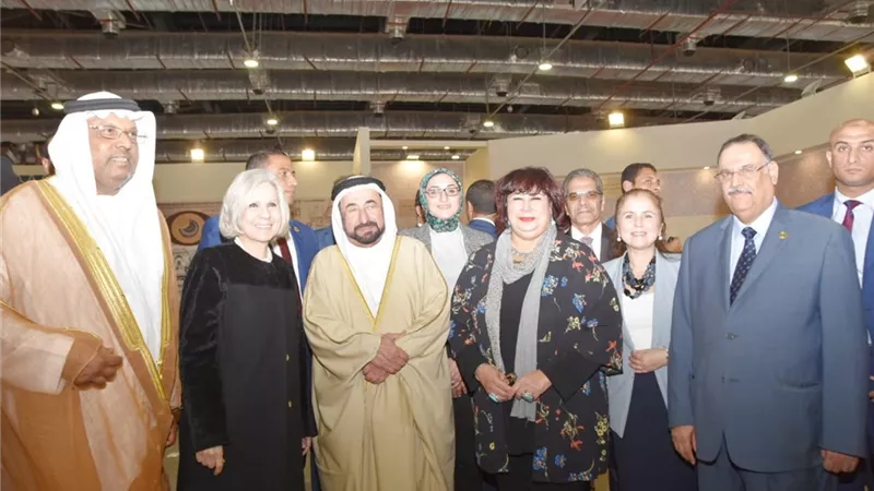وزير الثقافة تصطحب حاكم الشارقة فى جولة بمعرض الكتاب