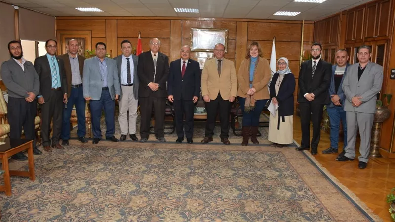 وزارة التعليم العالي تُعلن عن تقدم 600 جهاز كمبيوتر دعماً لجامعة أسيوط