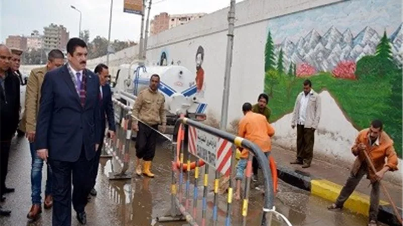 محافظ القليوبية يرفع درجة الاستعداد للقصوى ويتابع رفع مياه الأمطار