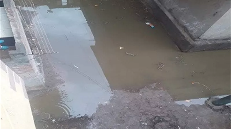 مياه الأمطار والصرف الصحي تحاصر أهالى إبشان ببيلا