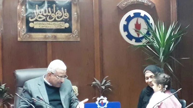 محافظ السويس يستجيب لمطالب المواطنين فى اللقاء الجماهيرى.. صور